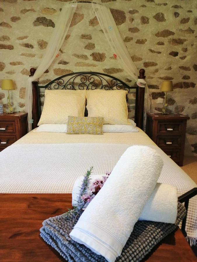 La Grange Ancienne Bed and Breakfast Montrollet Εξωτερικό φωτογραφία