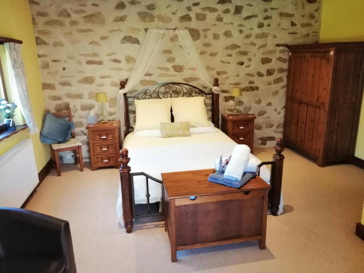 La Grange Ancienne Bed and Breakfast Montrollet Εξωτερικό φωτογραφία