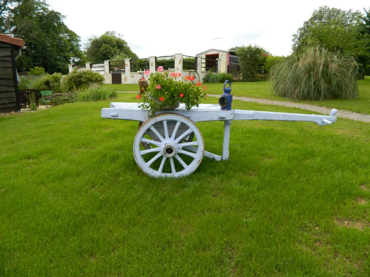 La Grange Ancienne Bed and Breakfast Montrollet Εξωτερικό φωτογραφία
